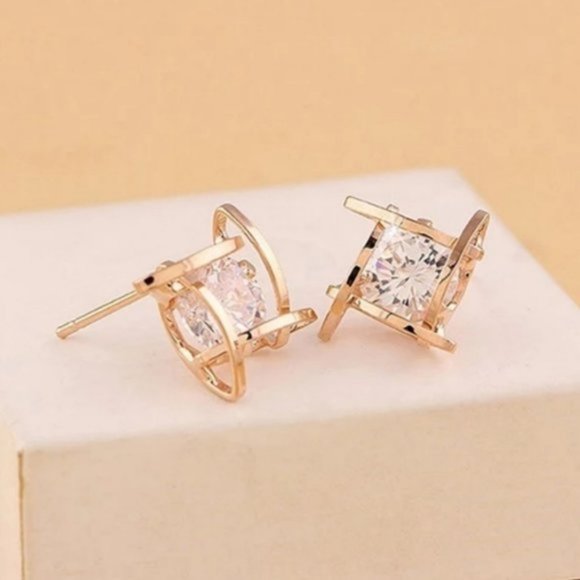 NEW Gold 3D Solitaire Caged Diamond Stud Earrings - Picture 6 of 8